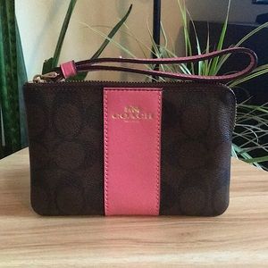 Coach Corner Zip wristlet In Signature Canvas